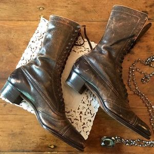 Antique women’s lace up boots